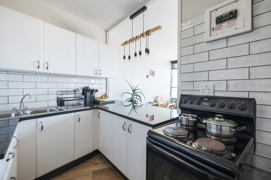 2 Bedroom Property for Sale in Vredehoek Western Cape